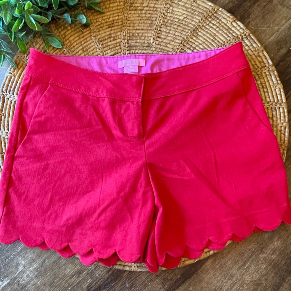{Isaac Mizrahi} Red Scallop Hem Shorts